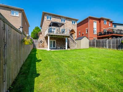 25 Meadowview Dr, Bradford, ON