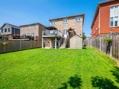 25 Meadowview Dr, Bradford, ON
