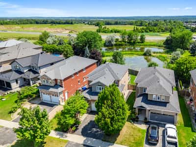 25 Meadowview Dr, Bradford, ON