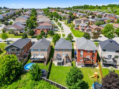 25 Meadowview Dr, Bradford, ON