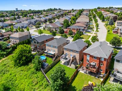 25 Meadowview Dr, Bradford, ON