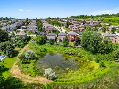 25 Meadowview Dr, Bradford, ON