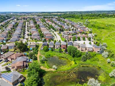 25 Meadowview Dr, Bradford, ON