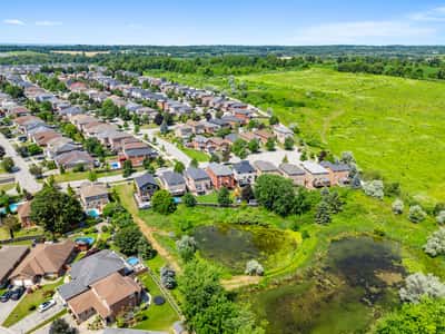 25 Meadowview Dr, Bradford, ON