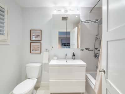 995 Greenwood Ave., Toronto, ON