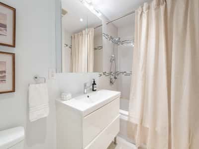 995 Greenwood Ave., Toronto, ON