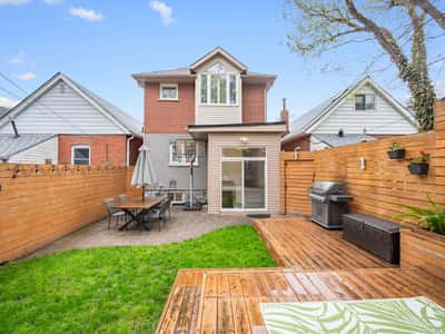 995 Greenwood Ave., Toronto, ON