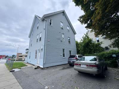 17 Winthrop St, Worcester, MA