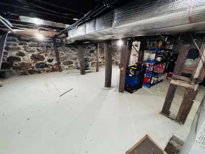 17 Winthrop St, Worcester, MA