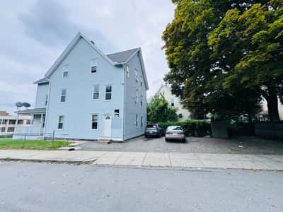 17 Winthrop St, Worcester, MA