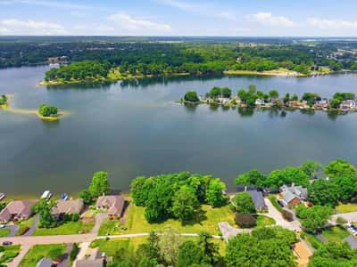 2452 Moore Place, Howell, MI