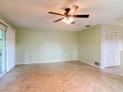 474 W Oakwood Ave, Orange City, FL