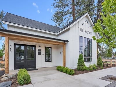 560 E Main Avenue, Sisters, OR