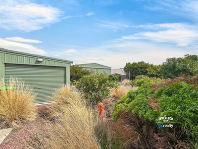 Discover a unique property featuring modern buildings set amidst vibrant landscaping for a relaxed lifestyle.