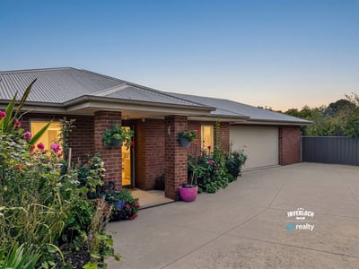 Discover this inviting home featuring lush landscaping and a spacious driveway, ideal for family gatherings.