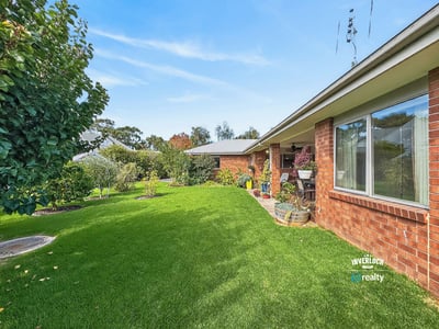 This well-maintained property features a spacious lawn and beautiful gardens, perfect for outdoor relaxation and gatherings.