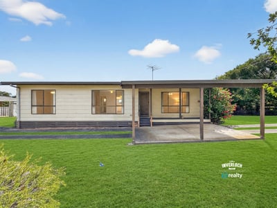 Spacious home featuring an inviting façade and ample outdoor space, perfect for family gatherings or relaxation.