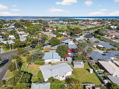 Spacious lot with coastal views, ideally located near amenities, parks, and the beach. Perfect for development.