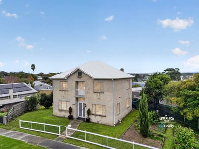 Spacious two-story home with ample outdoor space and panoramic views, perfect for family gatherings or relaxation.