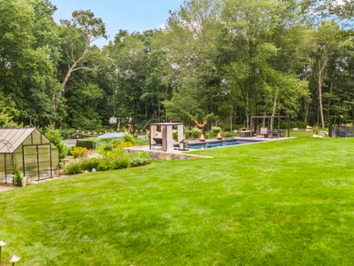 17 Pine Ridge Road, Woodbridge, CT