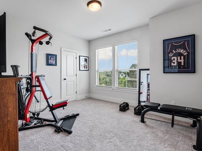 Bedroom with Walk-in Closet