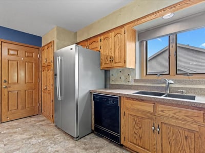 1222 Hidden Fields Dr, West Bend, WI