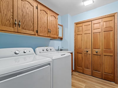 1222 Hidden Fields Dr, West Bend, WI