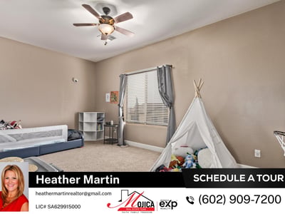 Bright and adaptable, this bedroom can serve as guest quarters, office, or hobby room. Natural light and comfortable finishes enhance the appeal of this Glendale property.