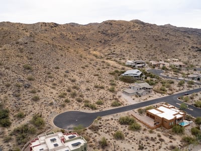 Sweeping aerial views capture the beauty of the Phoenix valley from this elevated desert homesite. Surrounded by mountain scenery and luxury properties, this lot offers exceptional custom build possibilities.