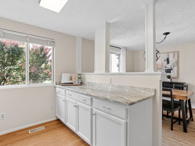 6033 Hydrangea Dr, Alexandria, VA