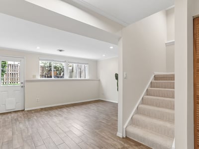 6033 Hydrangea Dr, Alexandria, VA
