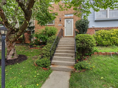 6033 Hydrangea Dr, Alexandria, VA