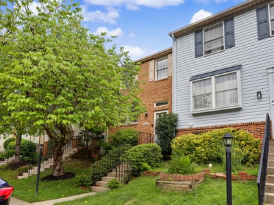 6033 Hydrangea Dr, Alexandria, VA