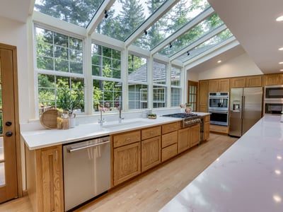 9025 NW Ash St., Portland, OR