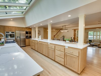 9025 NW Ash St., Portland, OR