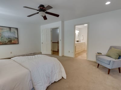 9025 NW Ash St., Portland, OR