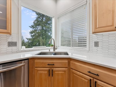 15605 SW Snowy Owl Ln, Beaverton, OR