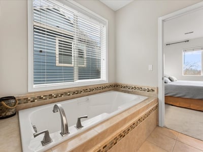 15605 SW Snowy Owl Ln, Beaverton, OR