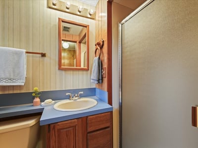 14650 NE Russell Court, Portland, OR