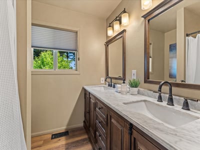 10100 SE Walnut Drive, Happy Valley, OR