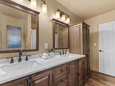 10100 SE Walnut Drive, Happy Valley, OR