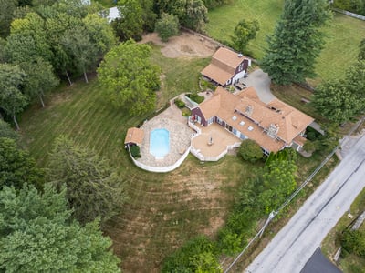 Spacious property featuring a pool and ample outdoor space, ideal for relaxation and entertaining.