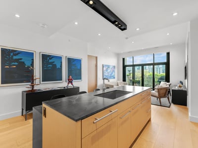 1 strathgowan avenue, Suite 710, Toronto, ON