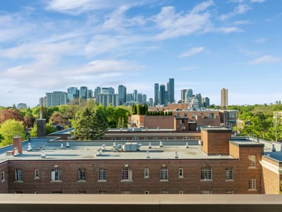 1 strathgowan avenue, Suite 710, Toronto, ON