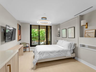 1 strathgowan avenue, Suite 710, Toronto, ON