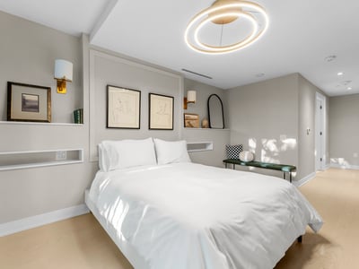 1 strathgowan avenue, Suite 710, Toronto, ON