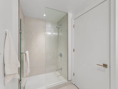 1 strathgowan avenue, Suite 710, Toronto, ON