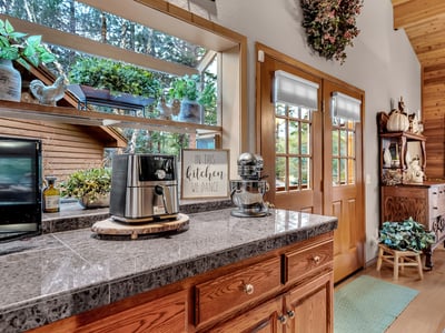17325 Nicklaus Court, Weed, CA