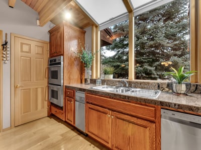 17325 Nicklaus Court, Weed, CA
