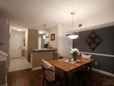 Bright and inviting dining area with modern finishes, ideal for family gatherings and entertaining.